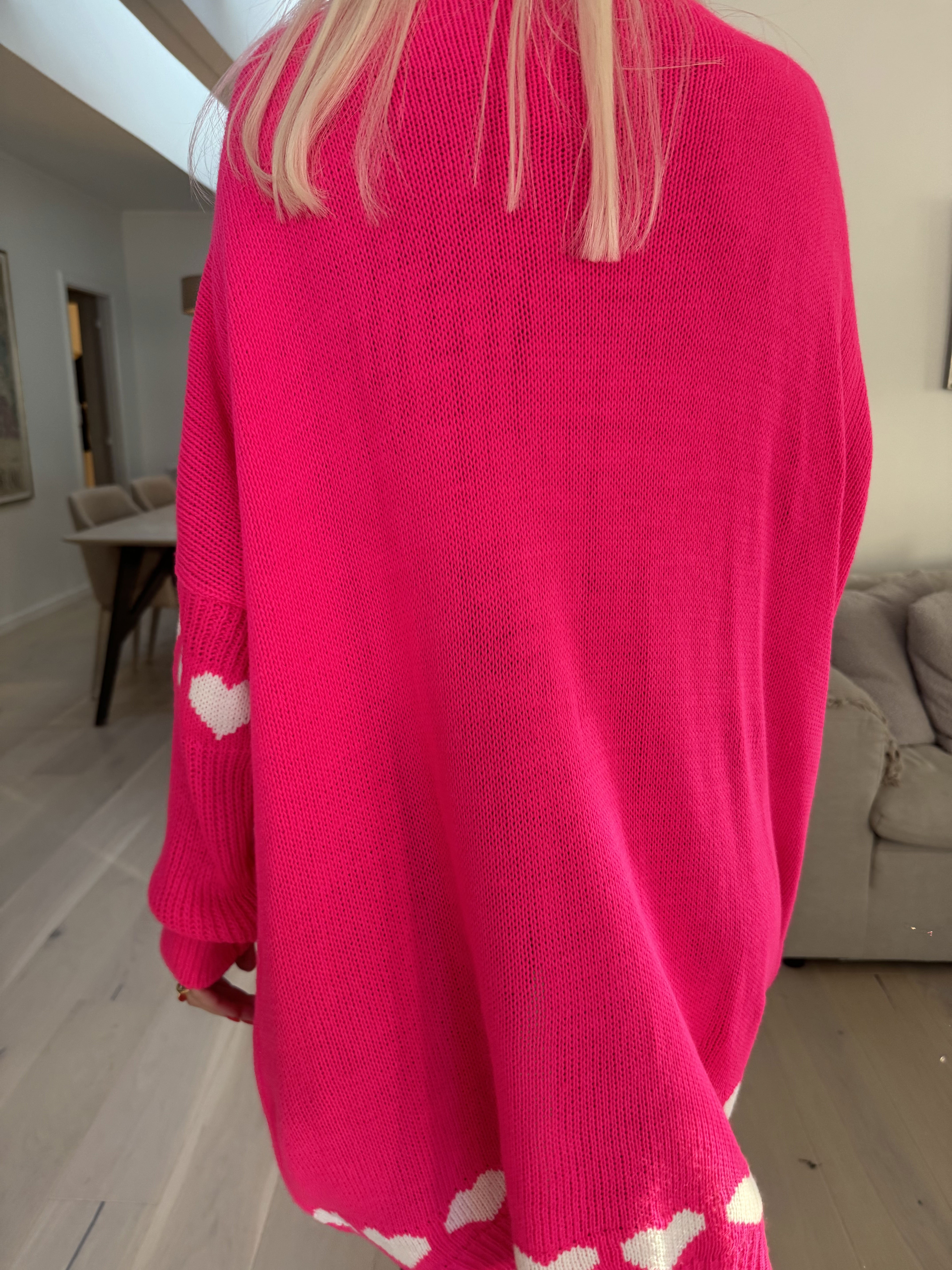 Katerina - Stickad klänning med söta hjärtdetaljer